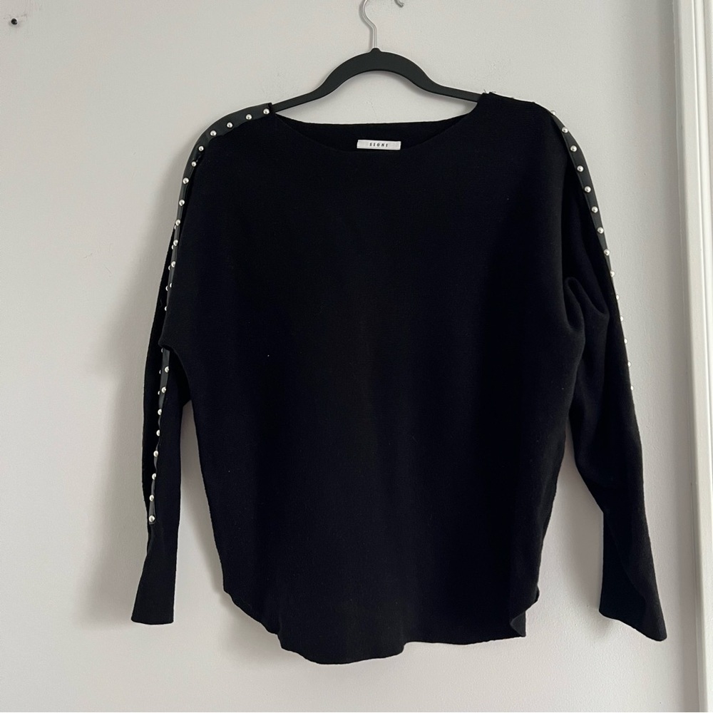 Sioni Elegant Black Knit Top